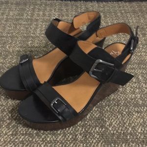 Franck sarto black wedges